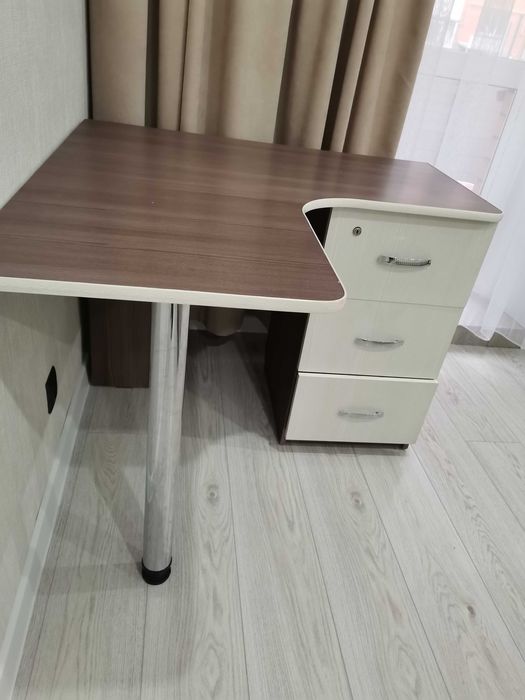 Продам стол парта