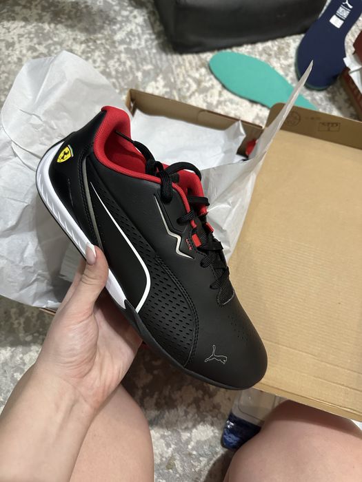 Продам оригинальные мужские кроссовки Puma Ferrari