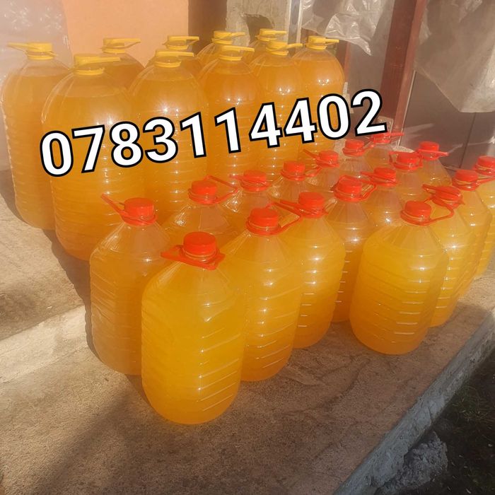 Ulei de floarea soarelui-->Presat la rece->12 lei litrul->ULEI NATURAL