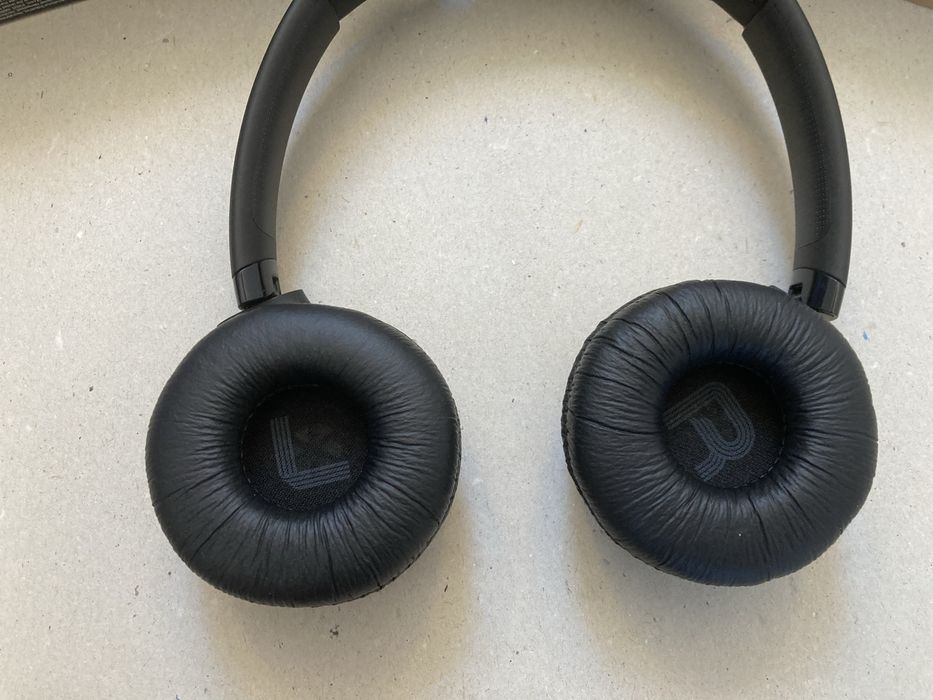 Casti wireless noi JBL Tune 530BT