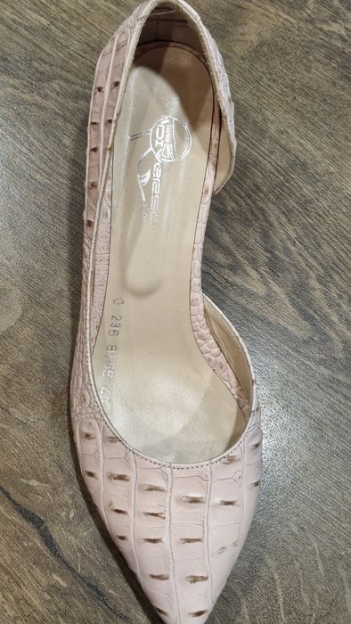 Кожени дамски обувки