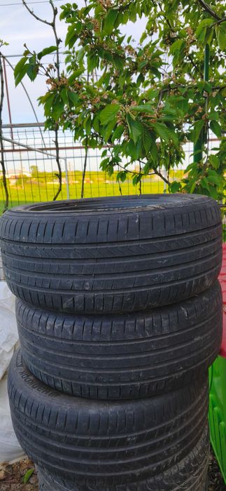 Vând anvelope de vara hankook 235 /50 R17