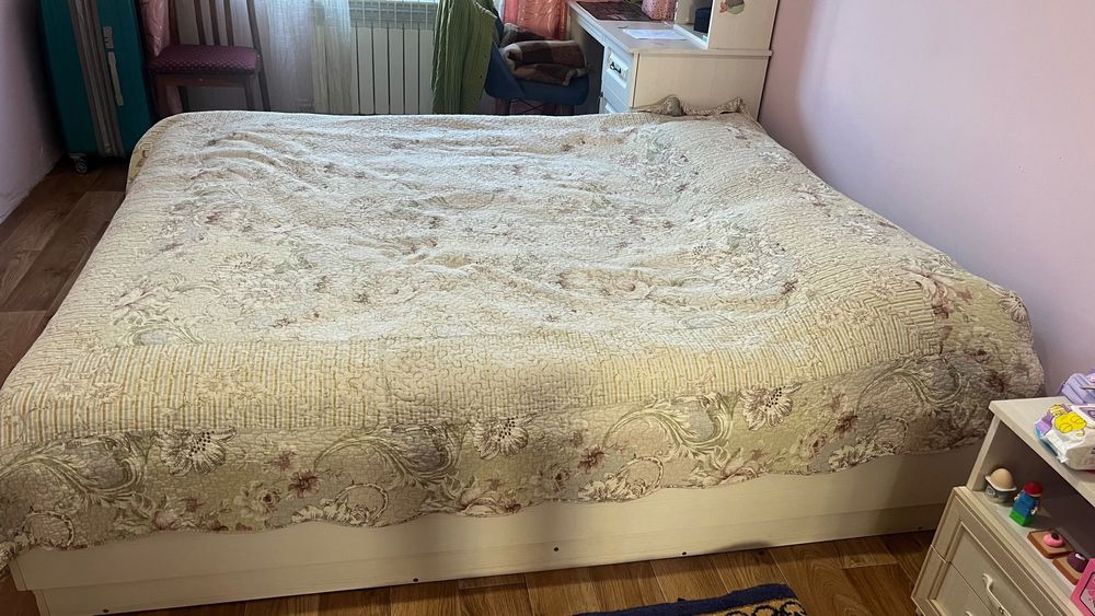Спальная кровать