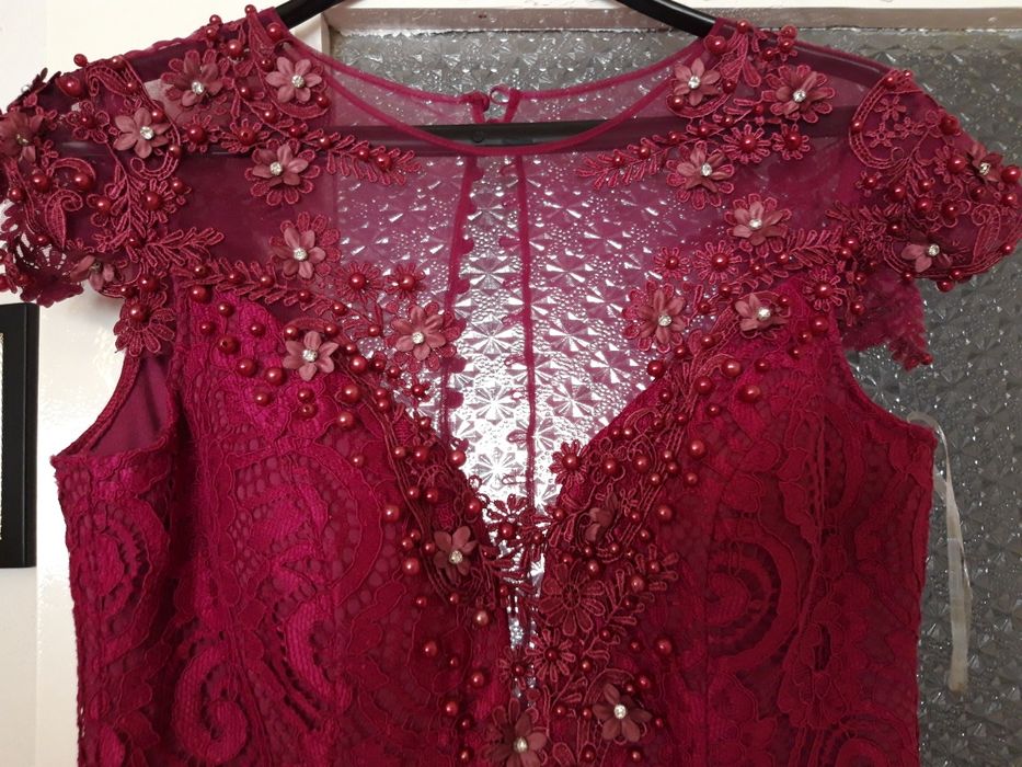 Продавам официална рокля от дантела с подплата Турция