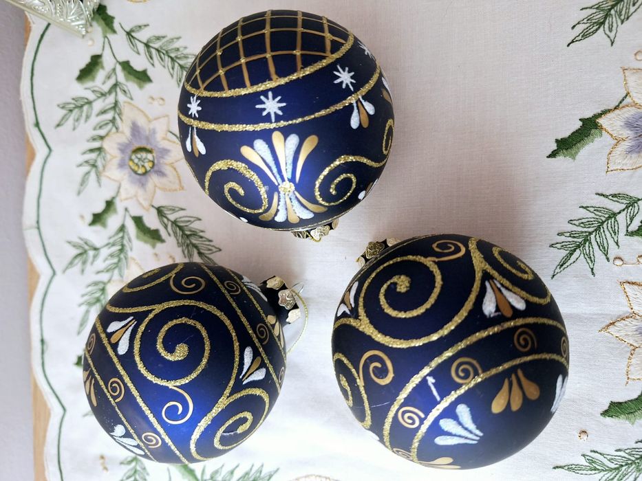 Globuri vechi pictate manual