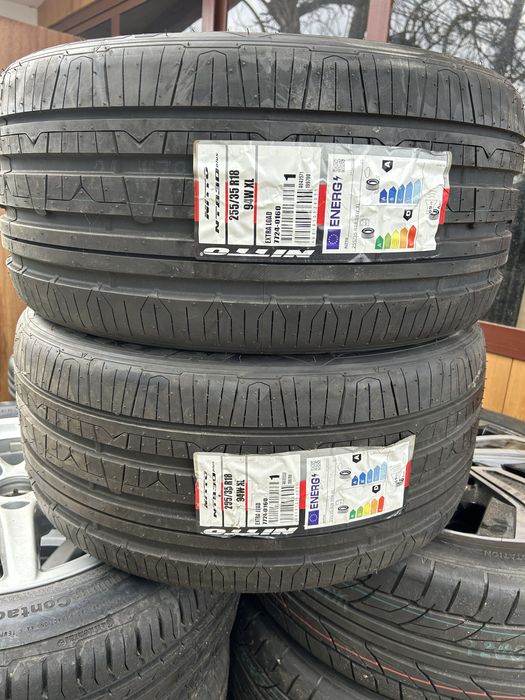 Гуми 2 бр 255/35/18 Nitto Нови Made in Japan