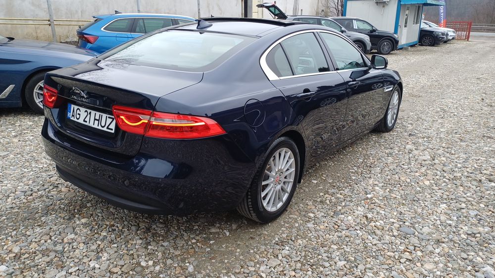 Jaguar XE  2.0 diesel 180 cp Accept variante