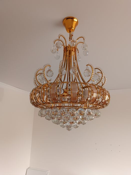 Продам хрустальную люстру