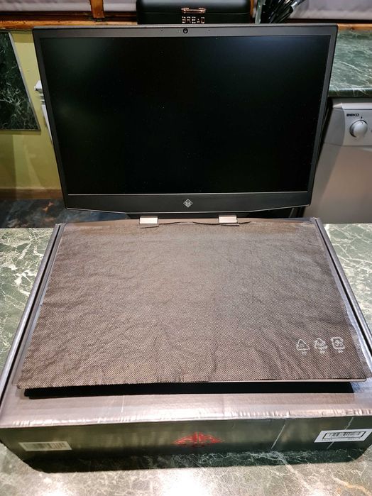 HP OMEN 17 ( 17-CB1001NU ) RTX 2080 SUPER, 32GB RAM, i7-10750H 5 GHz