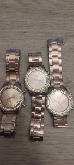 LOT 4 CEASURI Geneva Dama Cititi anuntul