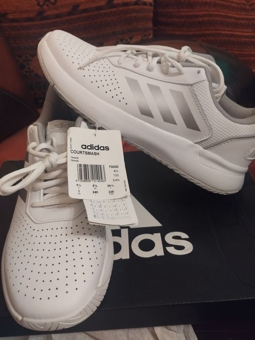 Дамски маратонки Адидас нови 70лв