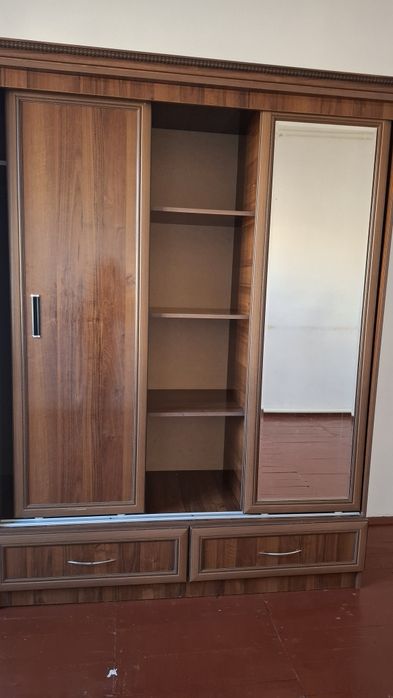 Шкаф сатылады таза жагыдай жаксы