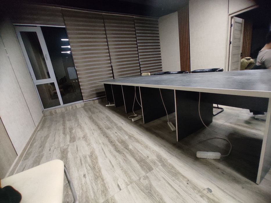 Kampyuter mebel Srochna sotiladi