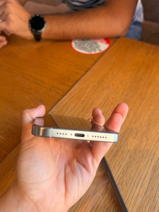 Продавам iPhone 15 Pro Max 256 GB