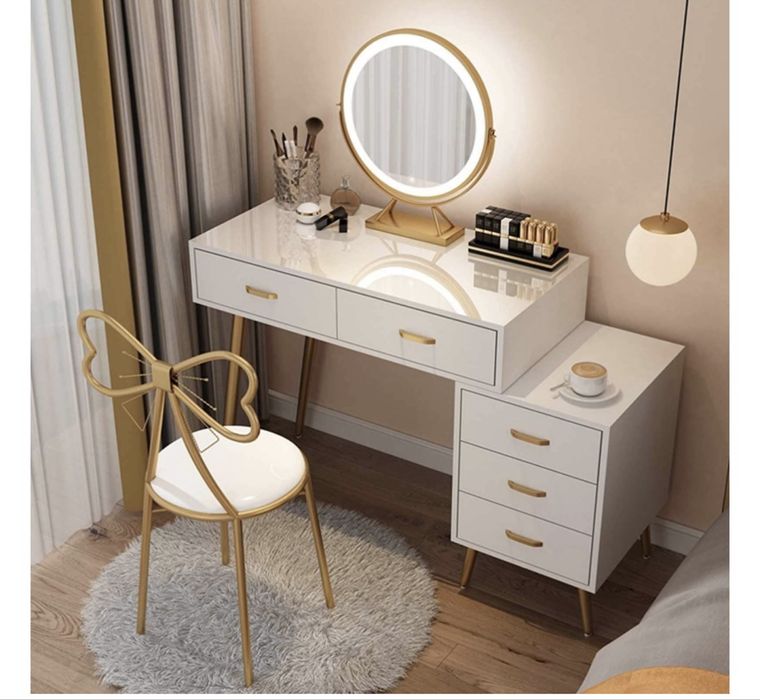 Туалетный столик собранный