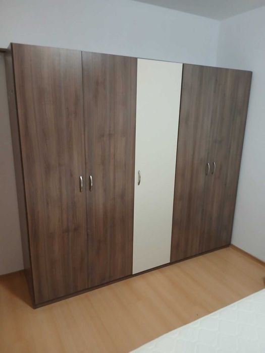 Голям петкрилен гардероб – много място, отлично състояние