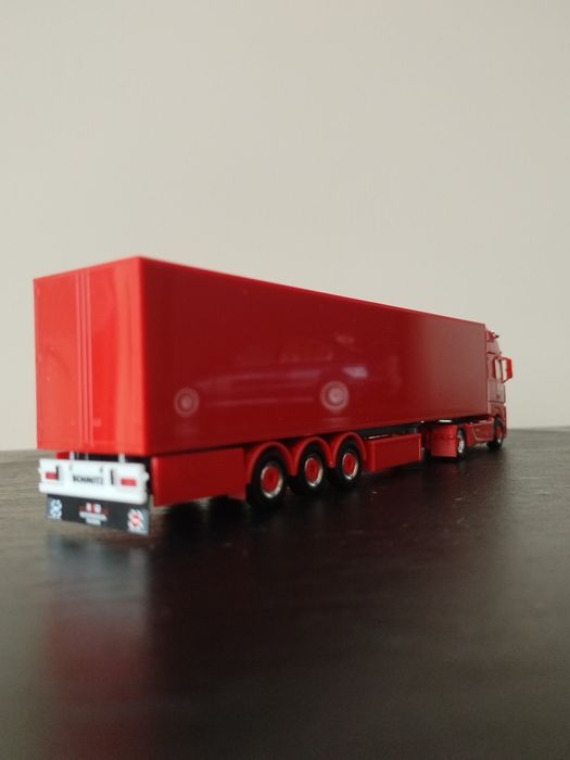 Камион Мерцедес Актрос.