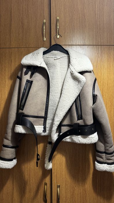 Продава се яке С размер - няма забележки