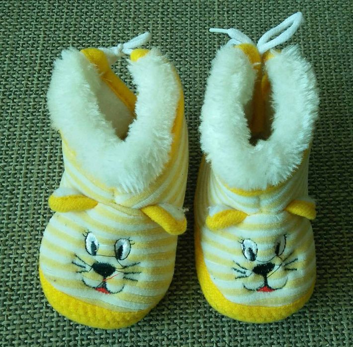 Лот бебешки обувки за момиче, възраст 2-3 месеца