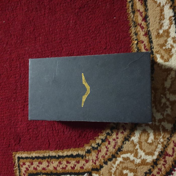 Vertu sotiladi Iwlawi zor karobka dak bor 2ta batareya bor rad