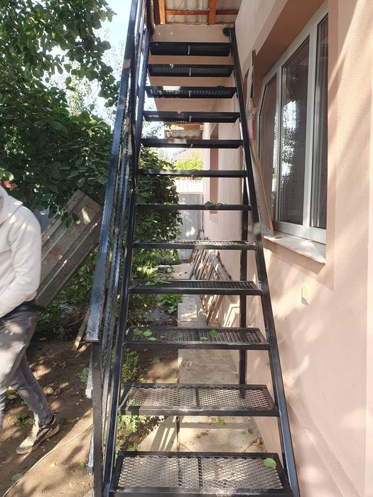 Scara metalica de exterior
