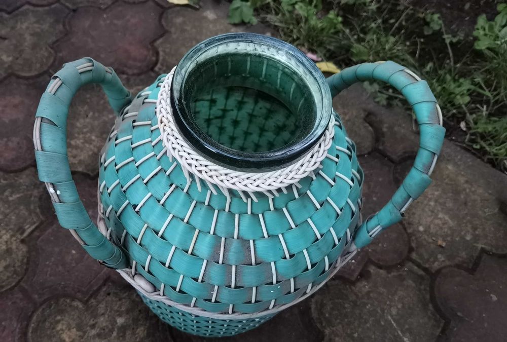 Стъклена дамаджана с оплетка пластмасова