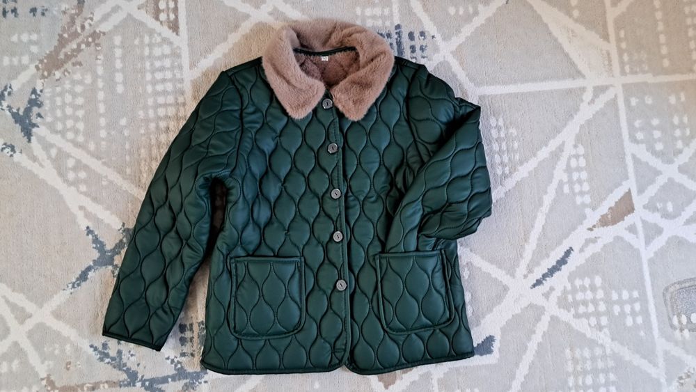 Продам женскую новую куртку