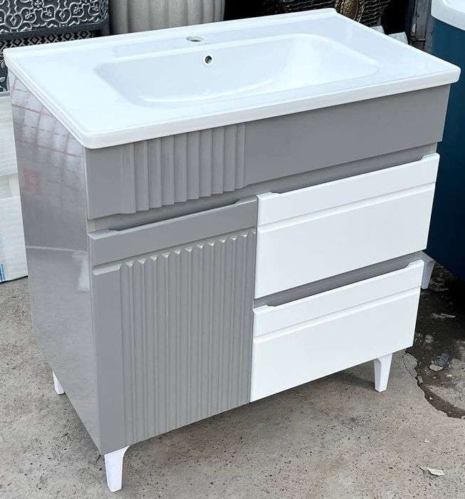 Раковина с тумбой (шкафим ) новый 

Модель 082

Сифон в комплекте

Раз