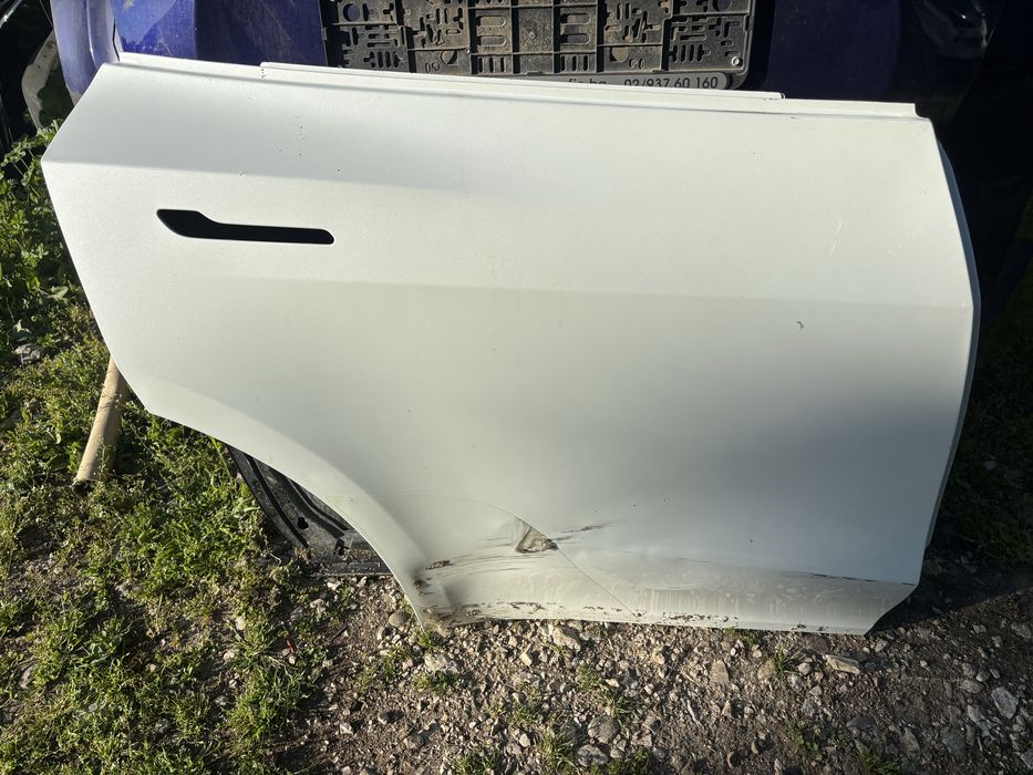 Врата Tesla Model Y