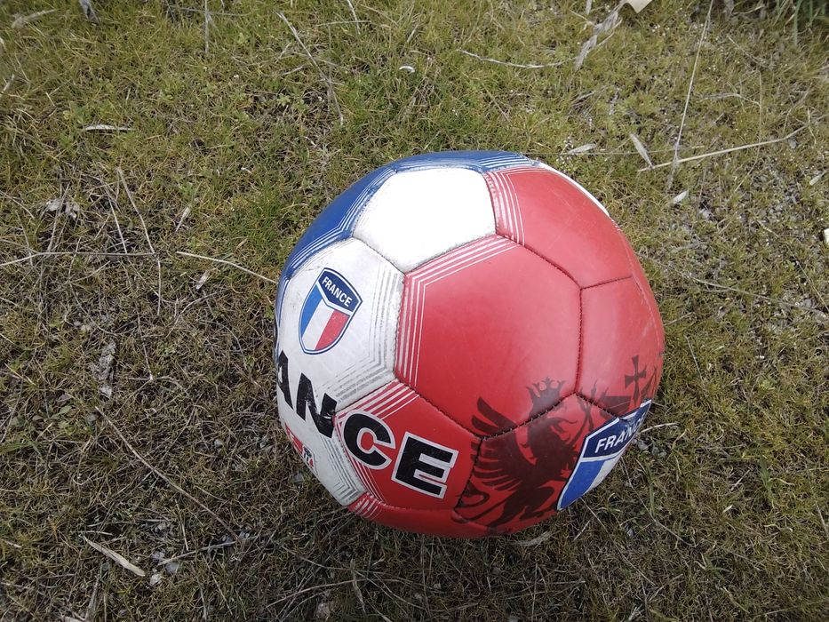 Футболна топка .