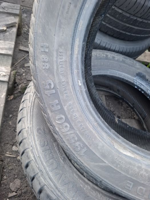 Vand 2 anvelope 195 60 15 ca noi de vara nu au defecte
