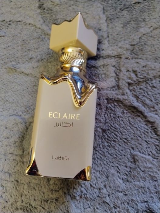 Vând parfum Lattafa Eclaire