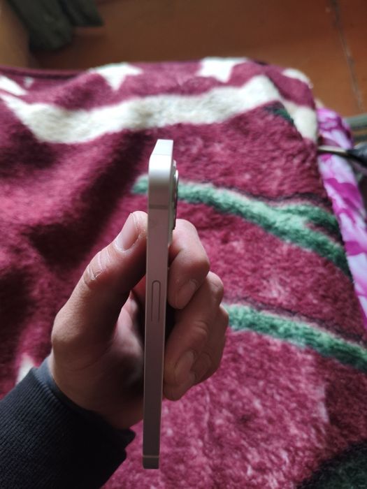 Продам Iphone 13