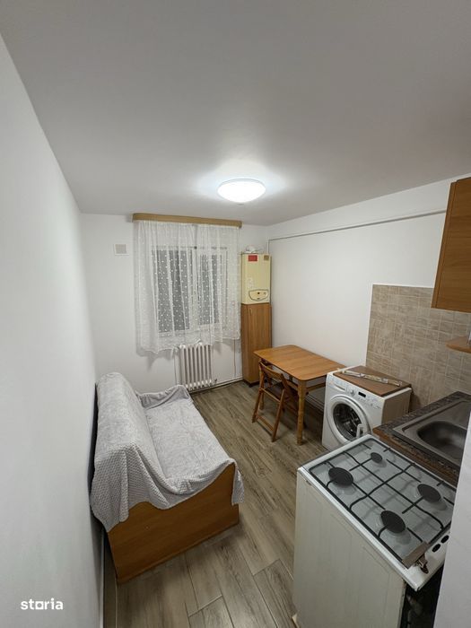 Garsonieră de închiriat – Piața Nicolina, 23 mp, centrală proprie — fotografia 1