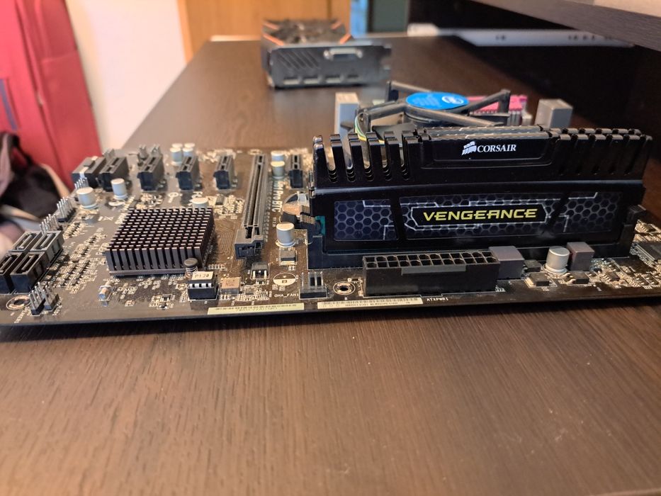 Дънна платка AS Rock H81 pro BTC DDR 3 + процесор intel i5 4670k + 2x