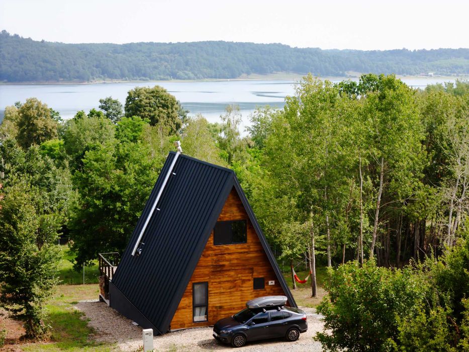 Cazare A-Frame | Cabană de Închiriat cu Jacuzzi | Lacul Surduc