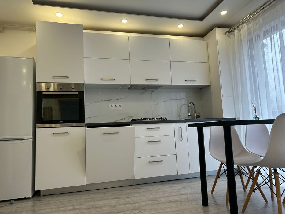 Inchiriez apartament