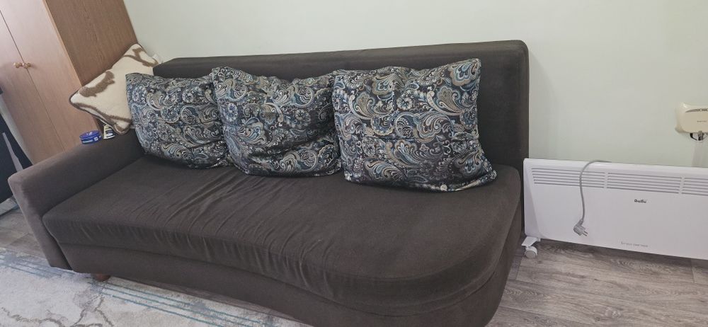 Диван б/у продам.