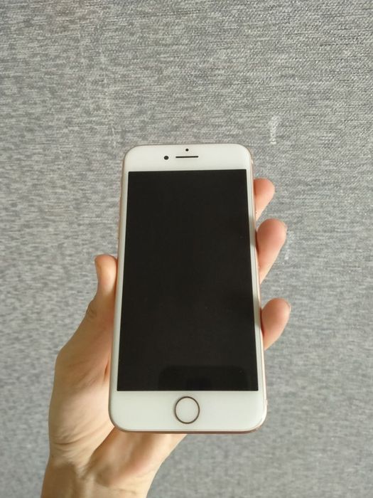 iphone 8/gold/64gb/100%akm