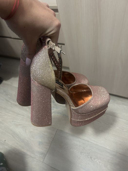 Блестящи токчета 15 см