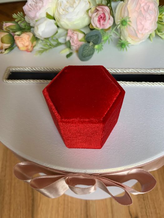 Кадифена двойна кутия за пръстени/халки, чисто нова