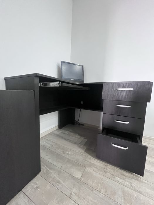 Vand birou plus un corp dulat