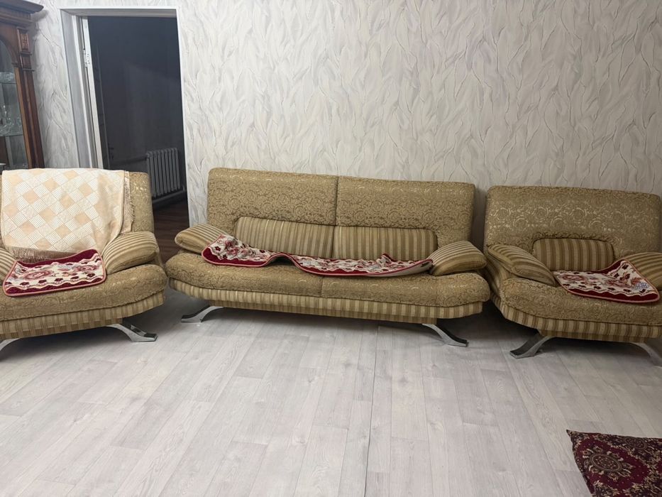 Продается диван с креслами
