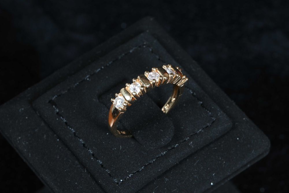 Златен Пръстен Халка 585 ( 14к) с Цирконий 2.98 грама Размер 54 1/2