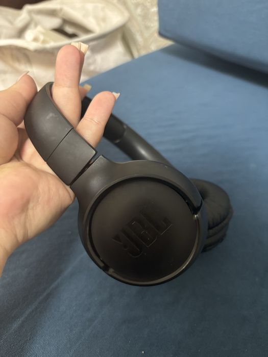 Срочно продам наушники jbl