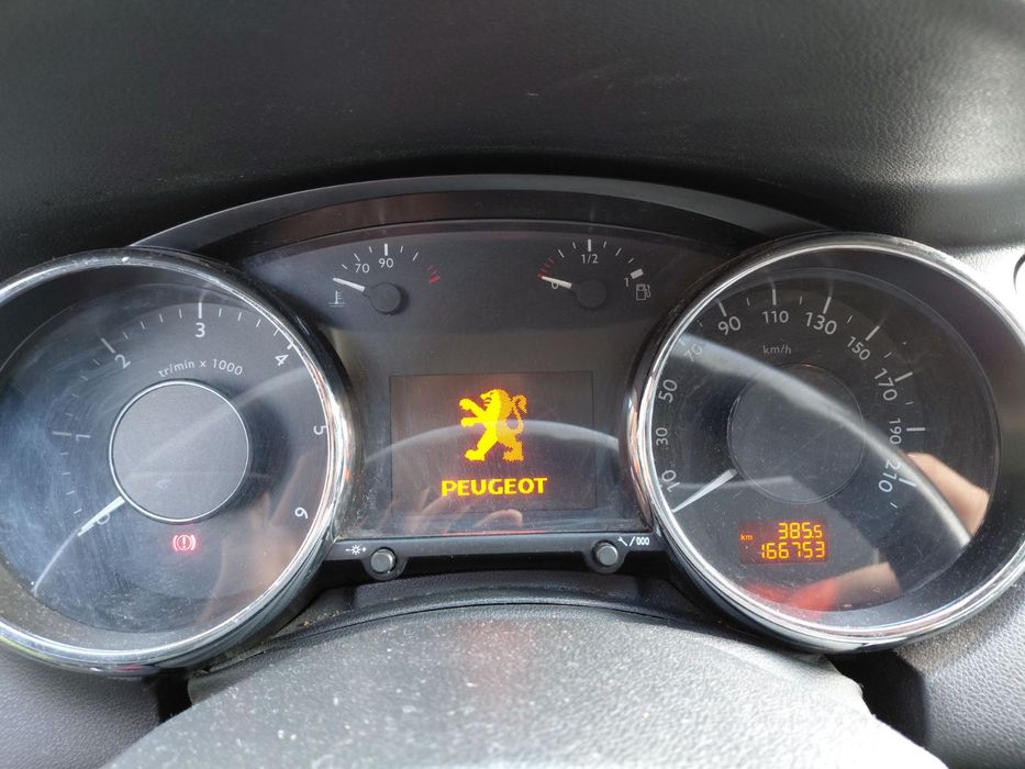 Продава се Peugeot 5008