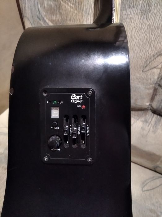 Электро-акустическая гитара Cort