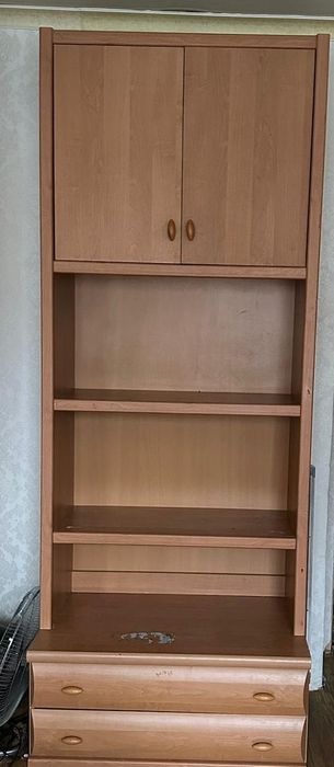 Диван шифоньер тумбочка стол стулья