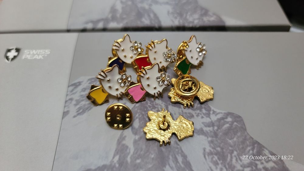 Pandantive pentru copii/ pin-uri cu hello kitty /Mickey Mouse