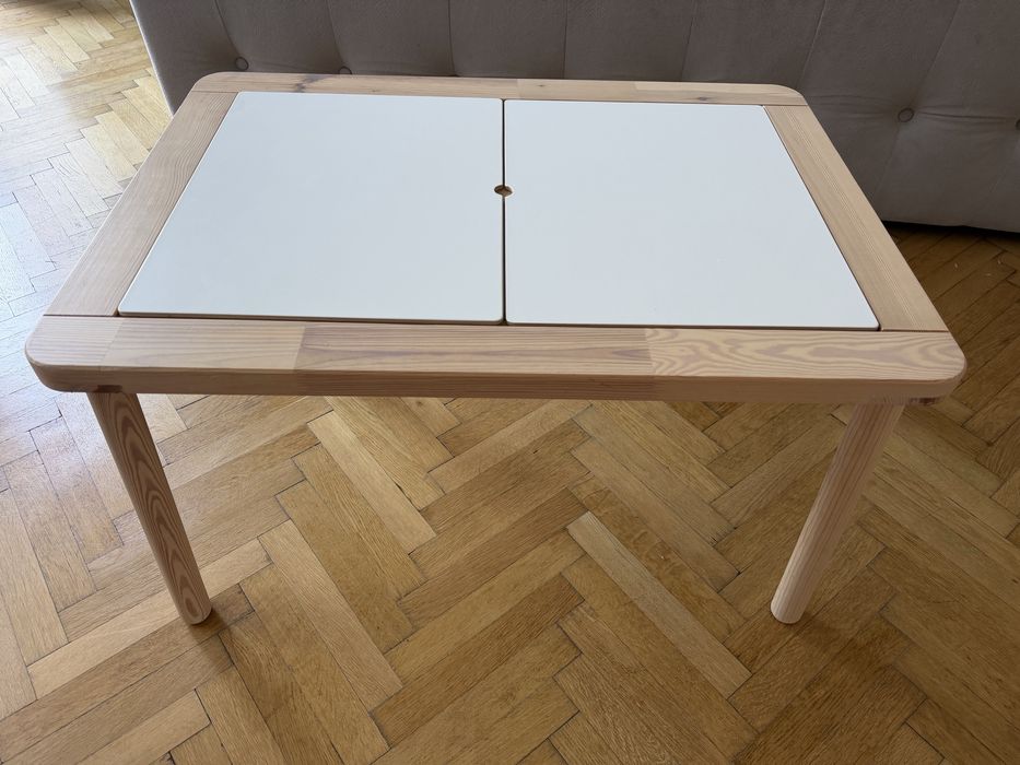 Vand masa lemn masiv de pin, Flisat Ikea completat cu Trofast